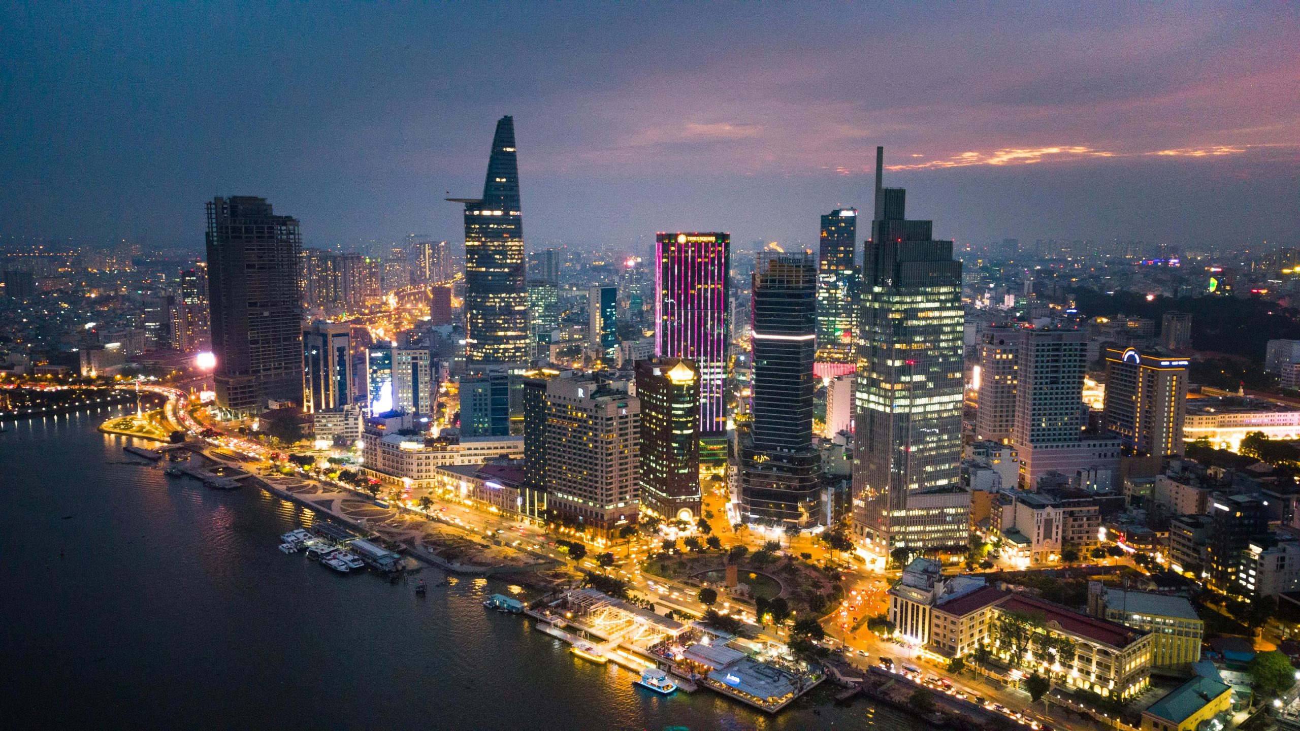 free-photo-of-view-of-a-city-at-dusk